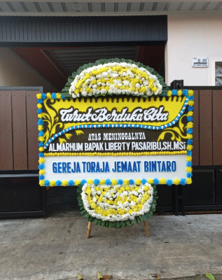 Papan Bunga Duka di Dolok Merawan